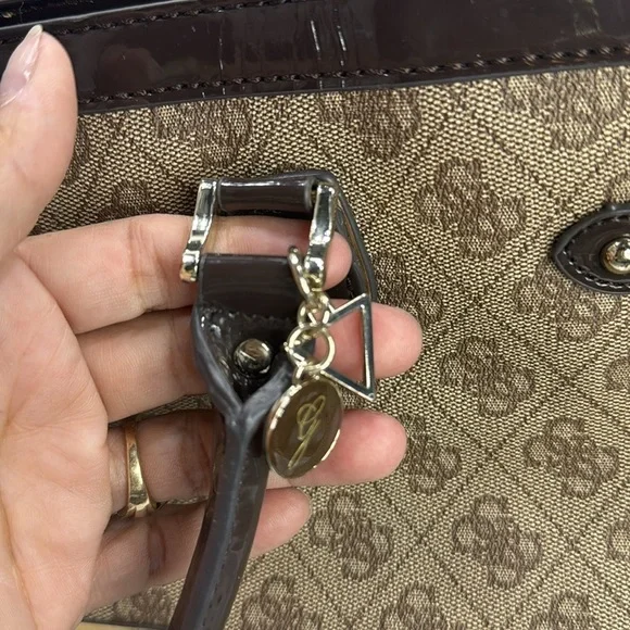 (Q0) GUESS Scandal Satchel Medium Tote, logo print - Picture 16 of 16